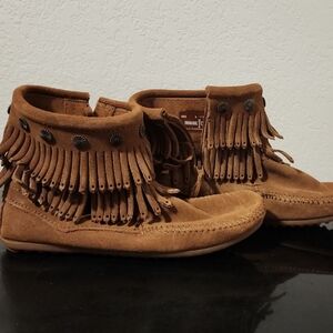 Minnetonka Tan Suede Fringe Booties